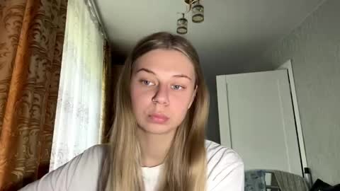 Snapshot of honeyaskren chatting on May 2026 10:00:02 AM Klara online show from May 2026 10:00:02 AM
