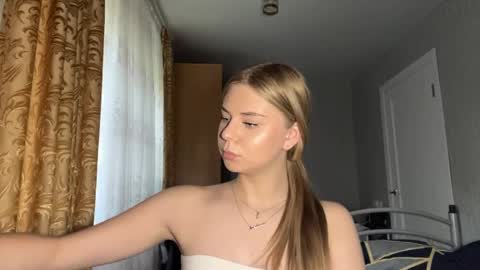 Snapshot of honeyaskren chatting on June 2026 02:33:01 PM Klara online show from June 2026 02:33:01 PM