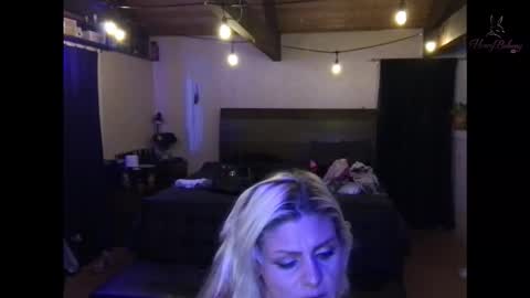 honeybuhnny online show from April 2026 06:58:01 AM