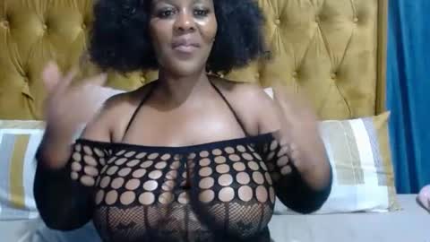 Snapshot of honeyglow_ chatting on August 2026 07:16:01 PM honeyglow_ online show from August 2026 07:16:01 PM