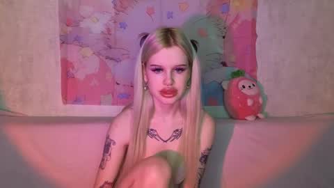 Snapshot of honeygold__ chatting on November 2025 01:37:02 AM Lisa online show from November 2025 01:37:02 AM