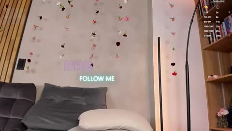 Sofia independent model online show from February 2025 11:28:01 AM