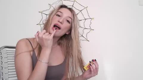 honeyveil online show from November 2025 12:16:01 PM