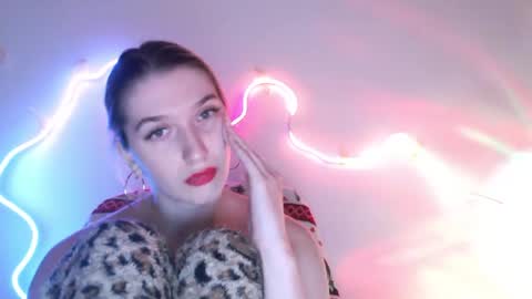 honeyveil online show from April 2026 02:02:02 PM