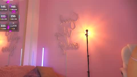 Honey Moon  Help me to reach 100 thumbs up online show from September 2025 09:51:01 PM