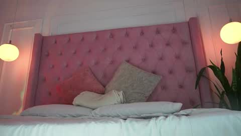 Honey Moon  Help me to reach 100 thumbs up online show from April 2026 07:32:01 PM