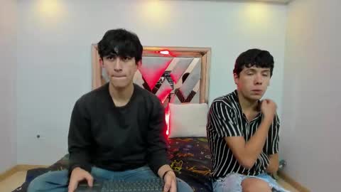 hoot_booys_ online show from November 2025 07:57:01 PM