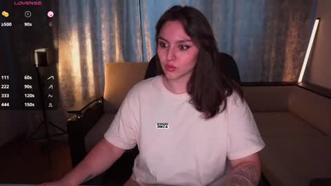 Snapshot of hoot_owl_cb chatting on June 2026 08:27:01 AM Karina online show from June 2026 08:27:01 AM