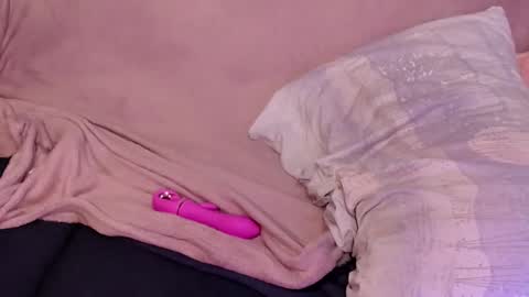 Snapshot of horndemonroxy chatting on January 2025 04:33:01 PM Roxy online show from January 2025 04:33:01 PM