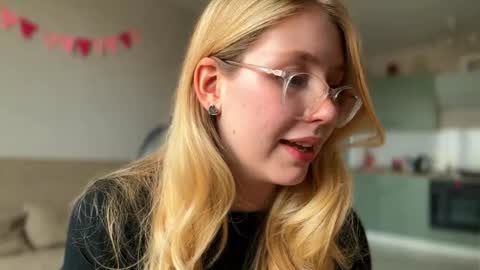 Audrey online show from October 2025 03:18:02 AM