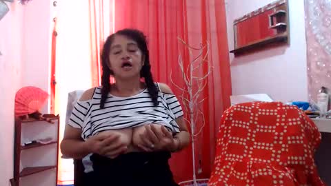 Snapshot of horny_mommy17 chatting on June 2026 02:06:02 PM armina online show from June 2026 02:06:02 PM