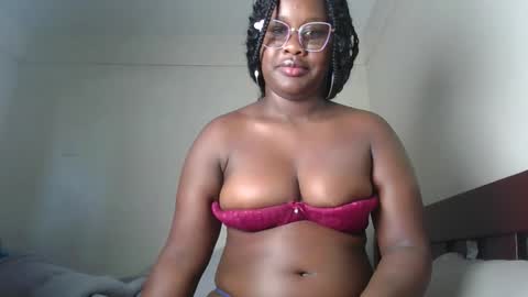 Snapshot of horny_sexxy_babe chatting on February 2026 01:17:01 PM Lucy online show from February 2026 01:17:01 PM