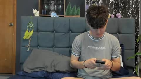 Alex and Camilo online show from March 2025 12:51:01 AM