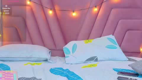 Khloe  online show from October 2025 12:46:01 PM