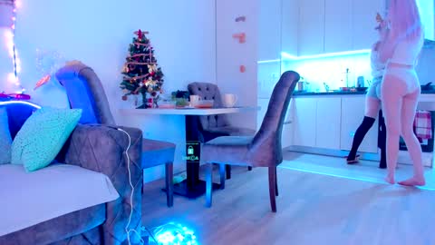 Alex and Rosie online show from December 2024 10:04:01 PM