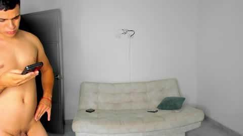 Snapshot of horrny_18_victoria chatting on May 2026 06:32:03 AM ronald and victoria online show from May 2026 06:32:03 AM
