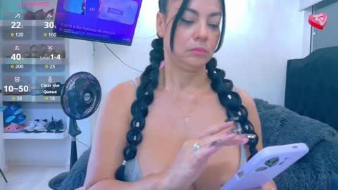 VALENTINA online show from November 2025 01:00:01 PM