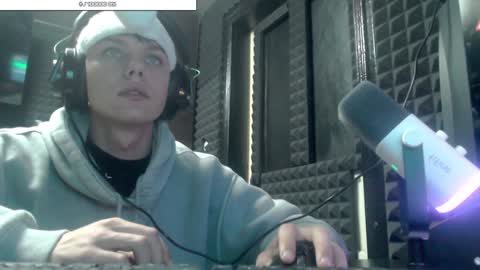 Hot boy 2002 online show from December 2024 10:02:02 PM