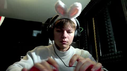 Hot boy 2002 online show from December 2024 12:42:01 PM