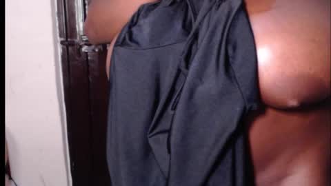 Snapshot of hot_choco2 chatting on September 2025 07:35:01 PM Coco online show from September 2025 07:35:01 PM