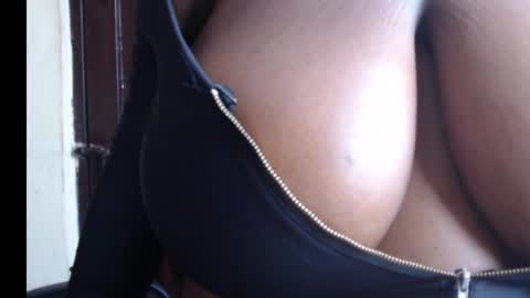 Snapshot of hot_choco2 chatting on September 2025 09:43:01 AM Coco online show from September 2025 09:43:01 AM