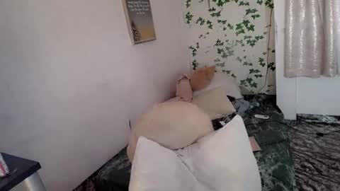 its me CLAUDIA online show from October 2025 07:28:02 AM