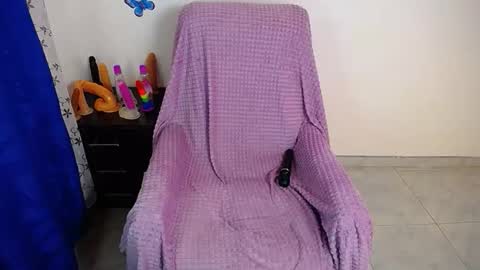 angie online show from November 2025 04:22:02 PM