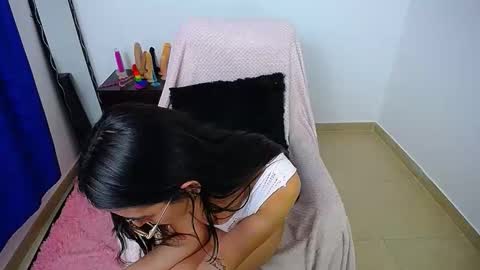 Snapshot of hot_girl01_hanna chatting on March 2026 01:51:01 AM angie online show from March 2026 01:51:01 AM