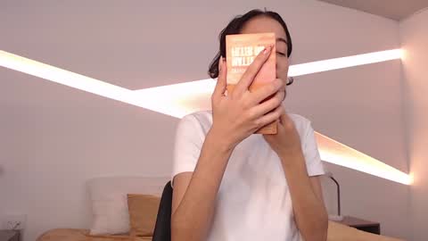 Snapshot of hot_little_bunny chatting on December 2024 08:33:01 PM Alana online show from December 2024 08:33:01 PM