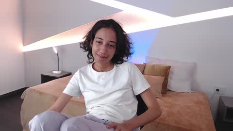 Snapshot of hot_little_bunny chatting on December 2024 09:41:01 PM Alana online show from December 2024 09:41:01 PM