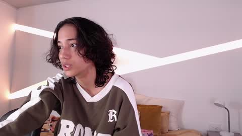 Snapshot of hot_little_bunny chatting on December 2024 09:20:02 PM Alana online show from December 2024 09:20:02 PM