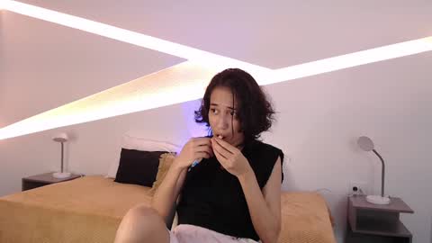 Snapshot of hot_little_bunny chatting on December 2024 09:15:01 PM Alana online show from December 2024 09:15:01 PM