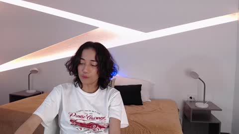 Snapshot of hot_little_bunny chatting on December 2024 11:41:02 PM Alana online show from December 2024 11:41:02 PM