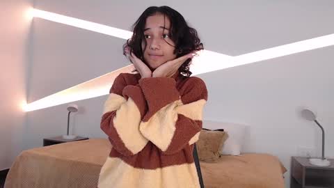 Snapshot of hot_little_bunny chatting on December 2024 08:27:02 PM Alana online show from December 2024 08:27:02 PM