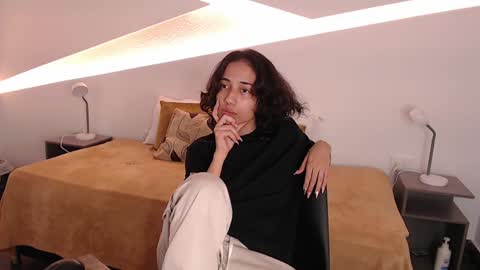 Snapshot of hot_little_bunny chatting on January 2025 10:55:02 PM Alana online show from January 2025 10:55:02 PM