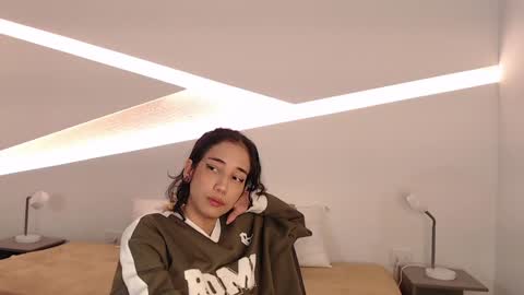 Snapshot of hot_little_bunny chatting on January 2025 10:37:01 PM Alana online show from January 2025 10:37:01 PM