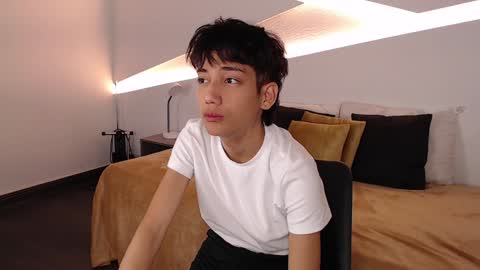 Snapshot of hot_little_bunny chatting on February 2025 09:23:02 PM Alana online show from February 2025 09:23:02 PM