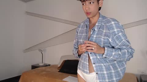 Snapshot of hot_little_bunny chatting on February 2025 12:43:02 AM Alana online show from February 2025 12:43:02 AM