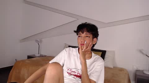 Snapshot of hot_little_bunny chatting on February 2025 11:58:02 PM Alana online show from February 2025 11:58:02 PM