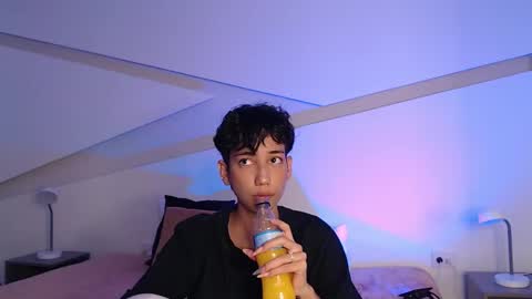 Snapshot of hot_little_bunny chatting on February 2025 09:14:01 PM Alana online show from February 2025 09:14:01 PM