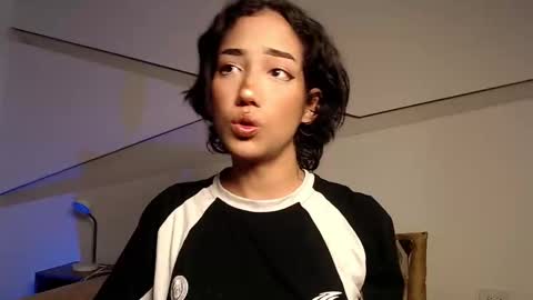 Snapshot of hot_little_bunny chatting on September 2025 09:58:02 PM Alana online show from September 2025 09:58:02 PM