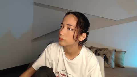 Snapshot of hot_little_bunny chatting on October 2025 10:29:01 PM Alana online show from October 2025 10:29:01 PM