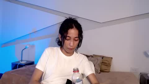 Snapshot of hot_little_bunny chatting on October 2025 09:37:02 PM Alana online show from October 2025 09:37:02 PM