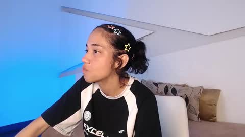 Snapshot of hot_little_bunny chatting on October 2025 09:35:02 PM Alana online show from October 2025 09:35:02 PM