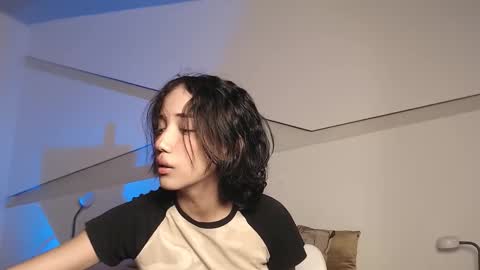 Snapshot of hot_little_bunny chatting on November 2025 09:47:01 PM Alana online show from November 2025 09:47:01 PM