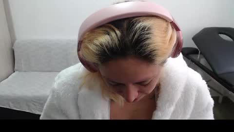 Mia online show from March 2025 07:07:02 PM