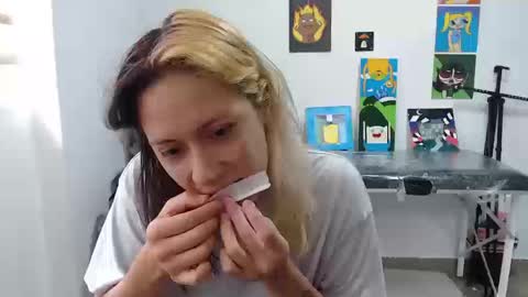 Mia online show from September 2025 04:51:02 PM