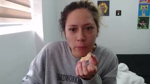 Mia online show from October 2025 01:54:01 PM