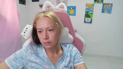 Mia online show from February 2026 02:01:02 PM