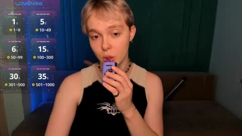 hot_twinkboy online show from February 2025 03:31:02 PM